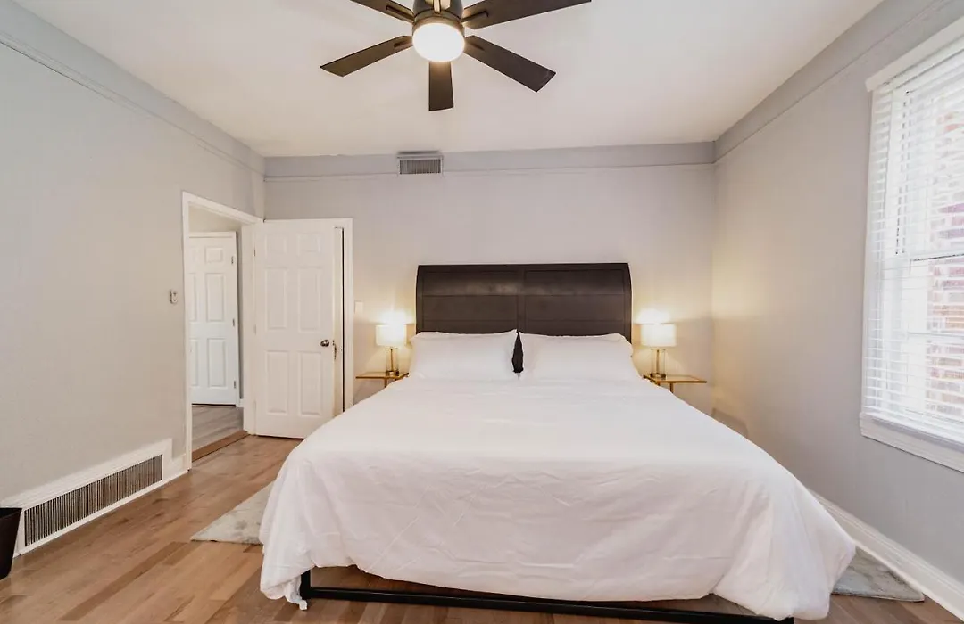 Comfortable King Suite Zen Space-1